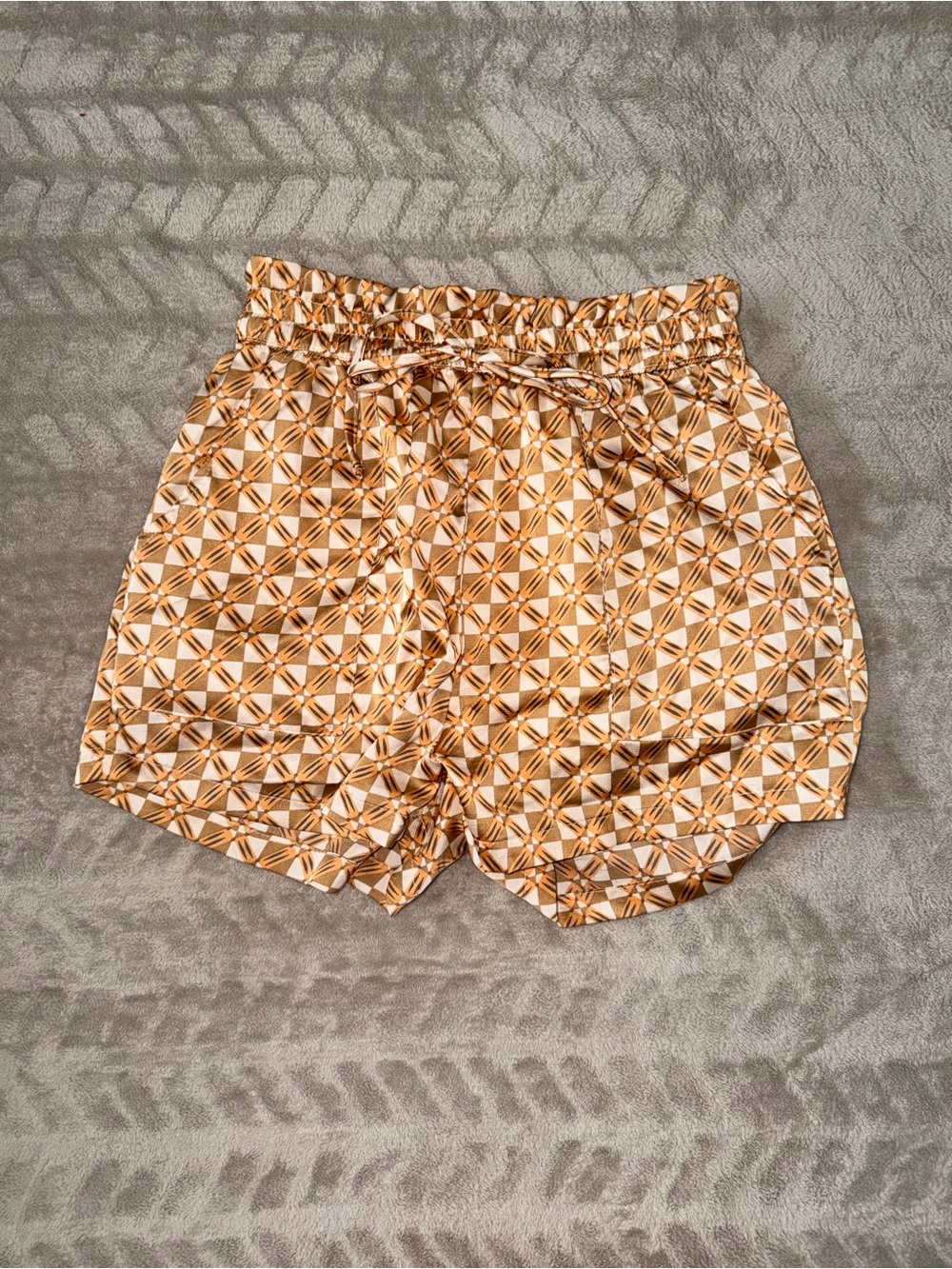 Princess Polly Geometric Print High-Waisted Paperbag Shorts US size 4 - Picture 2 of 9
